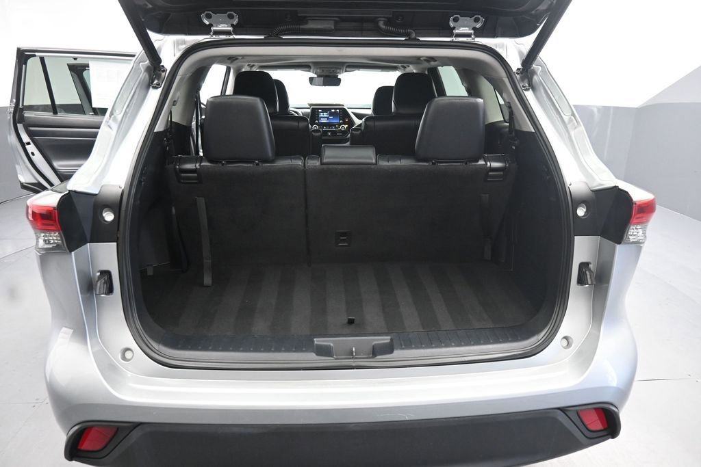 Used 2022 Toyota Highlander XLE AWD/4WD image 23
