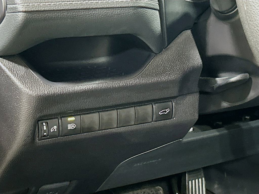 Used 2025 Toyota RAV4 XLE image 8