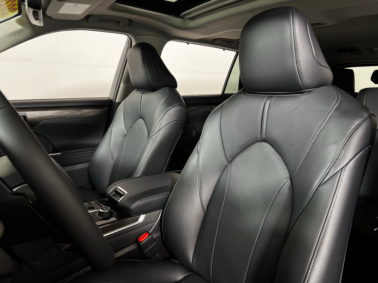 Certified 2026 Toyota Highlander Limited image 13