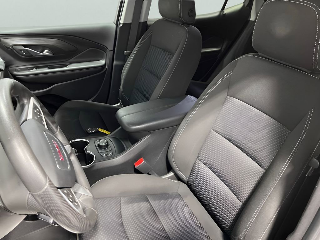 Used 2023 GMC Terrain SLE w/ Driver Convenience Package image 11
