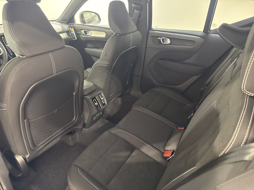 New 2026 Volvo XC40 B5 Ultra w/ Climate Package AWD/4WD image 21