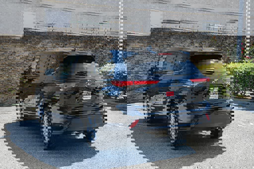 Used 2023 Toyota Highlander LE image 9