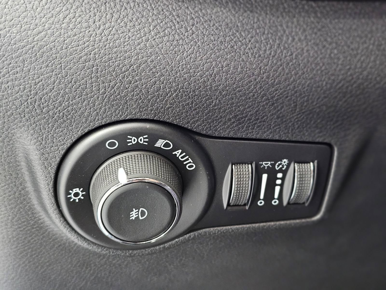 New 2026 Jeep Compass Limited image 18