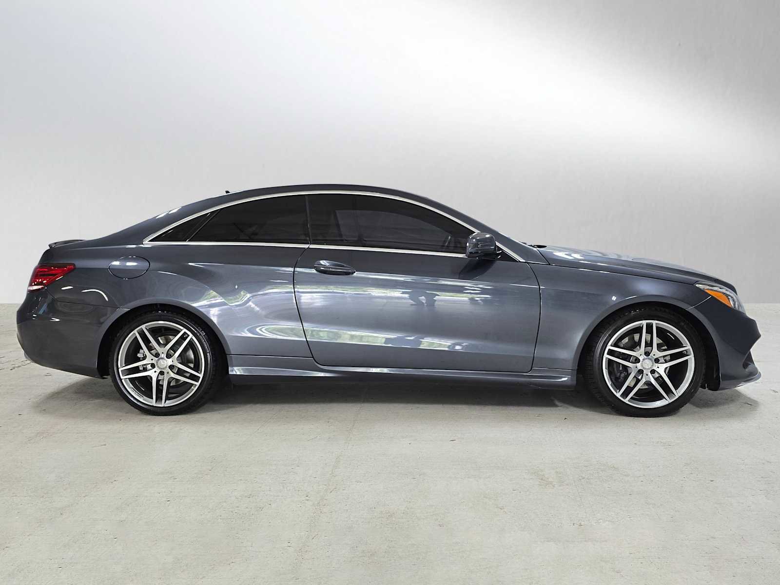 Used 2016 Mercedes-Benz E 400 4MATIC Coupe image 2