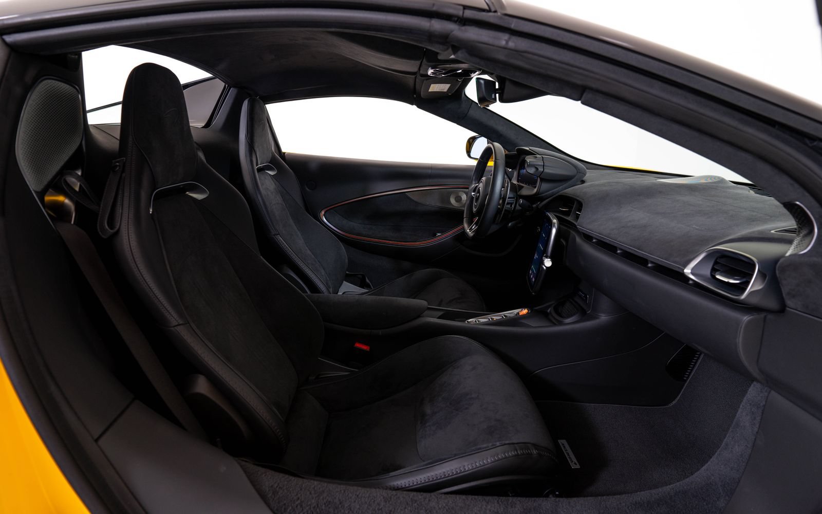 Used 2025 McLaren Artura Spider RWD image 22