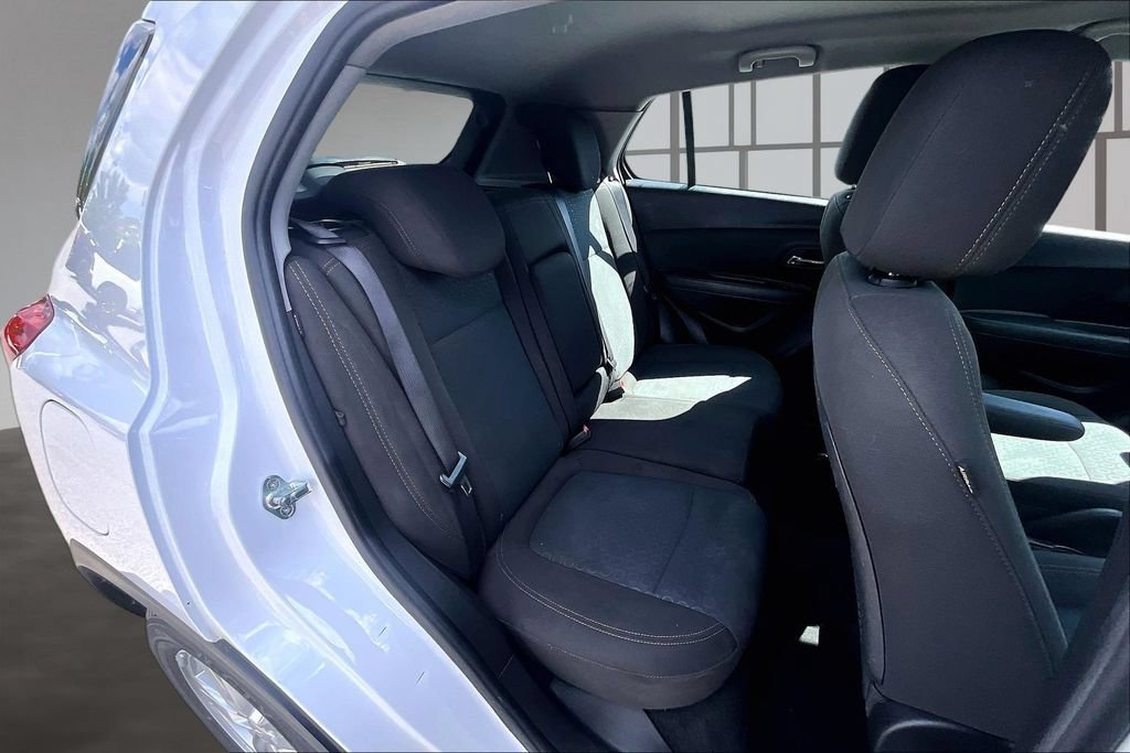 Used 2020 Chevrolet Trax LS FWD image 27
