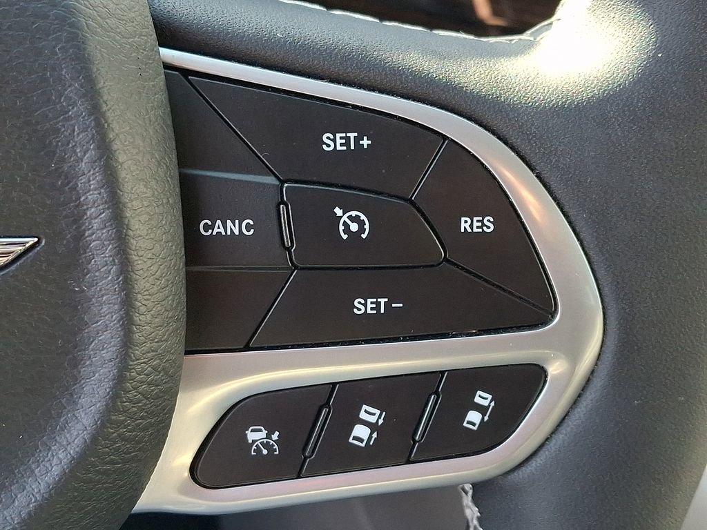 Used 2024 Chrysler Pacifica Limited image 30