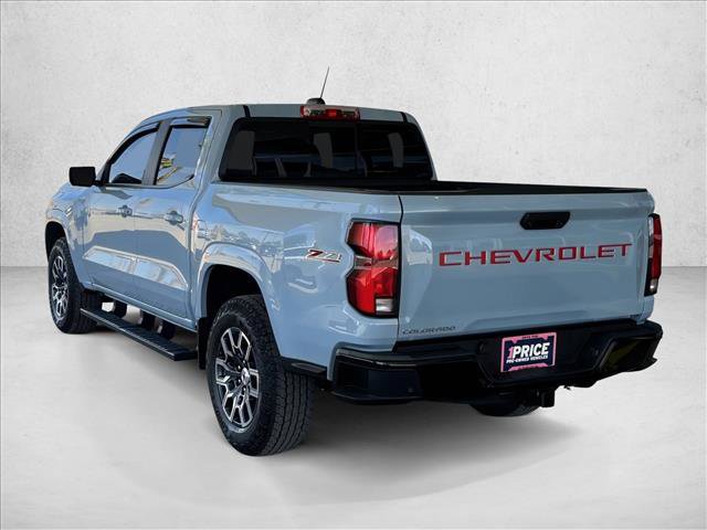 Used 2025 Chevrolet Colorado Z71 w/ Technology Package AWD/4WD image 3