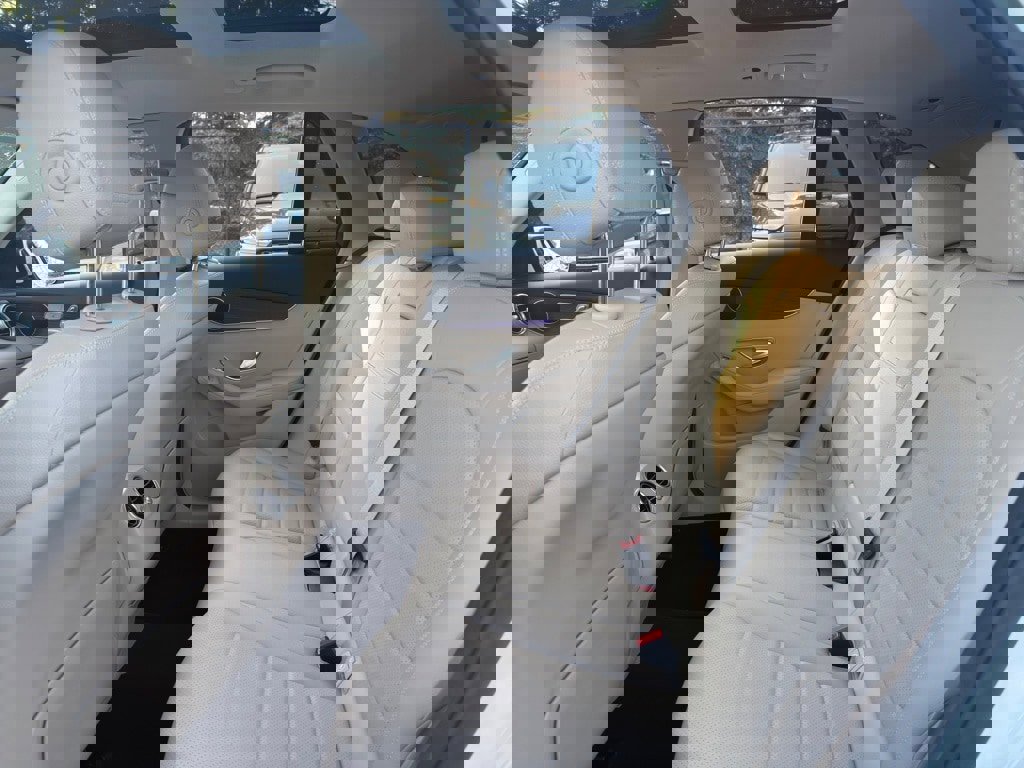 Used 2022 Mercedes-Benz GLC 300 4MATIC image 29