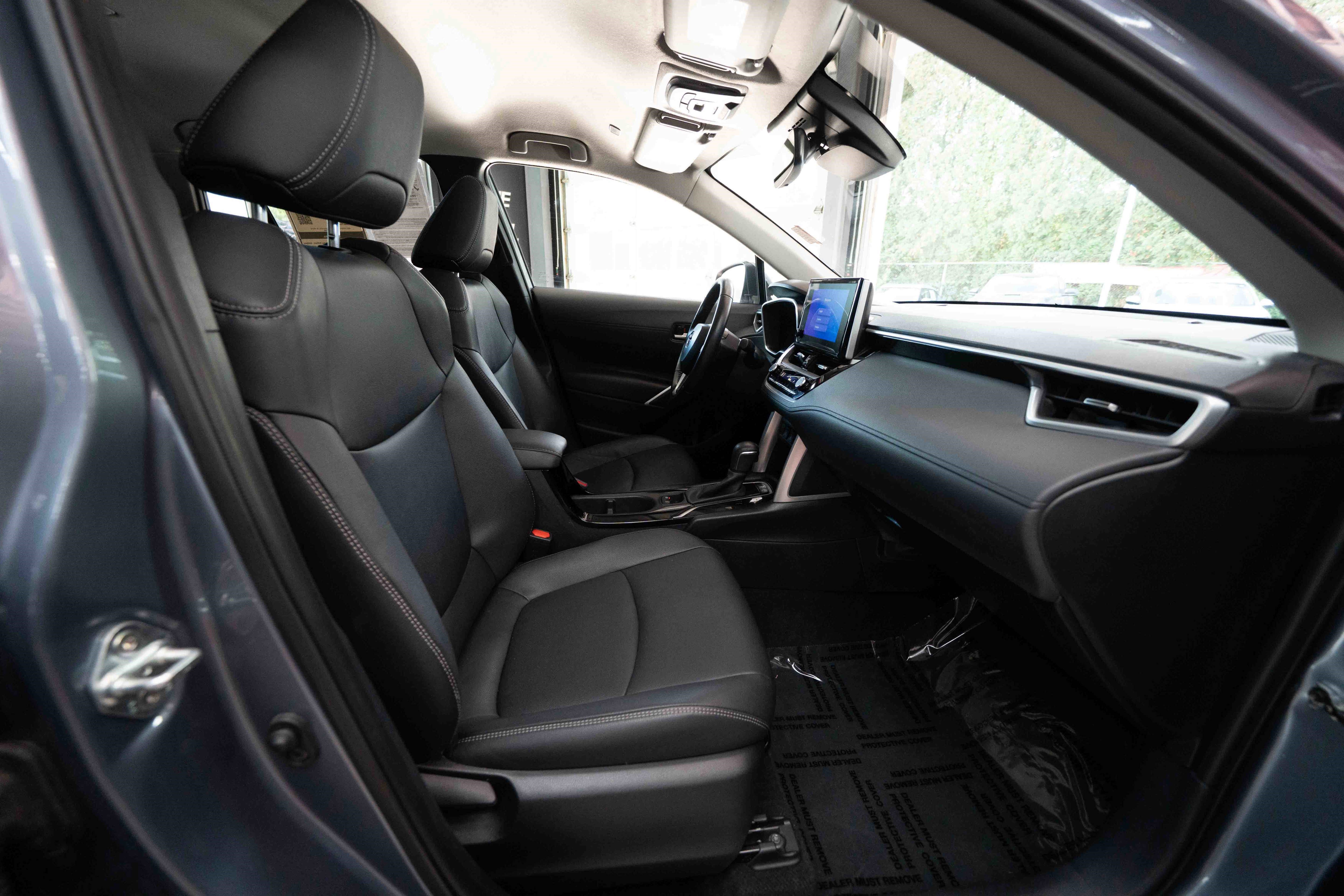 Used 2023 Toyota Corolla Cross XLE image 27