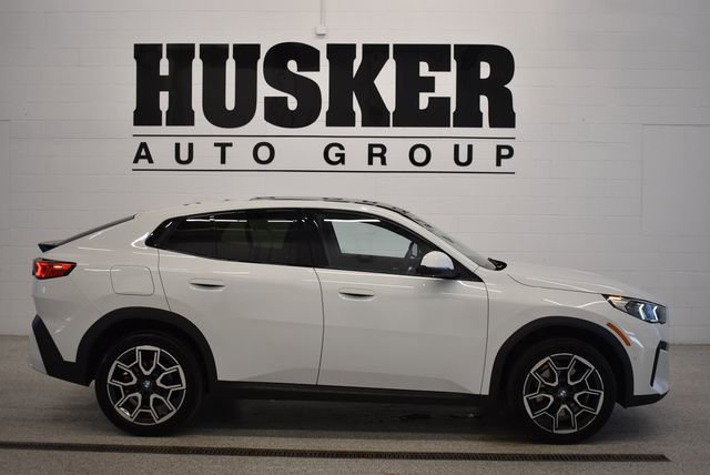 Used 2026 BMW X2 xDrive28i AWD/4WD image 2