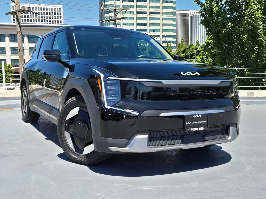 Certified 2024 Kia EV9 Light Long Range RWD image 2