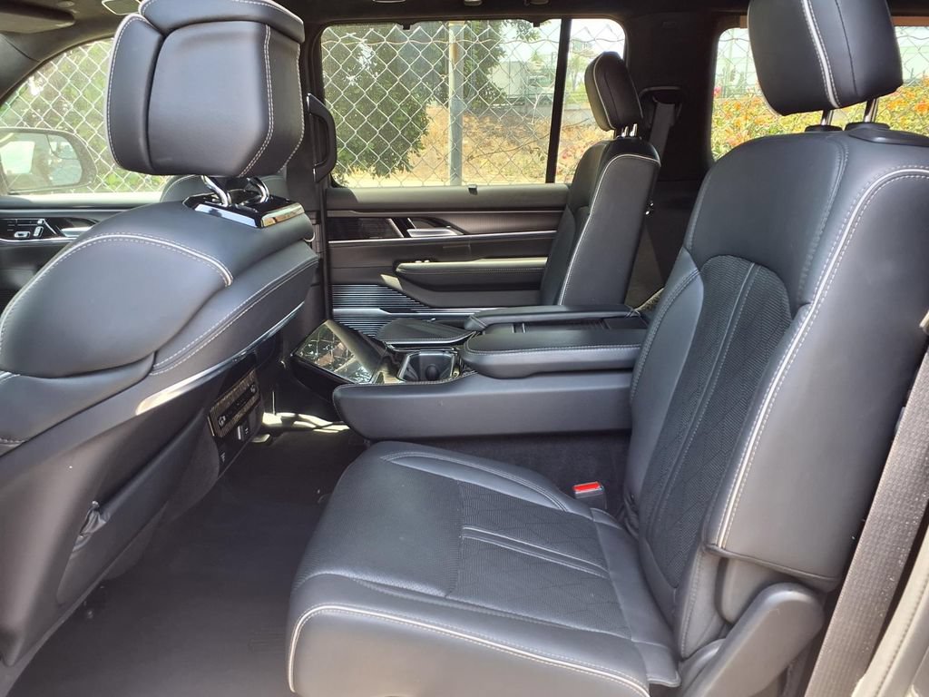 Used 2024 Jeep Grand Wagoneer L Series II AWD/4WD image 24