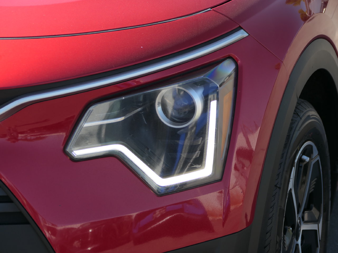 Certified 2024 Kia Niro EX FWD image 9