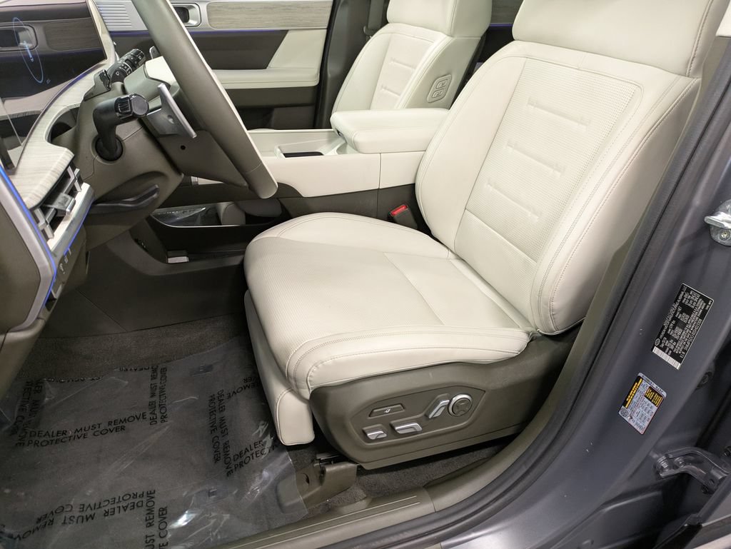 Used 2025 Hyundai Santa Fe Calligraphy AWD/4WD image 9
