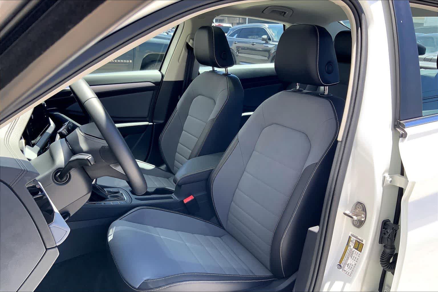 Used 2026 Volkswagen Jetta SE FWD image 11