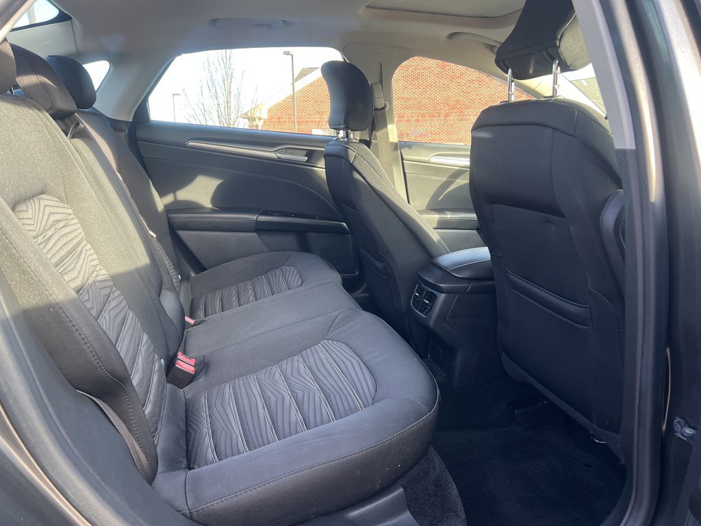 Used 2016 Ford Fusion SE image 13