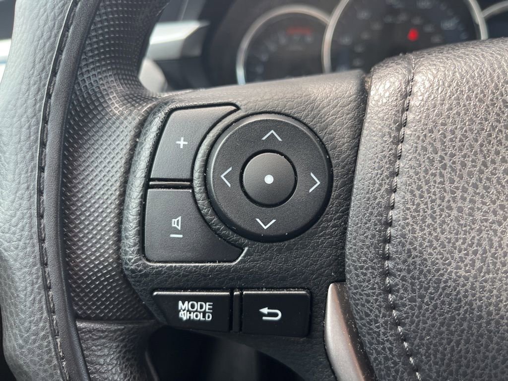 Used 2015 Toyota Corolla LE FWD image 19