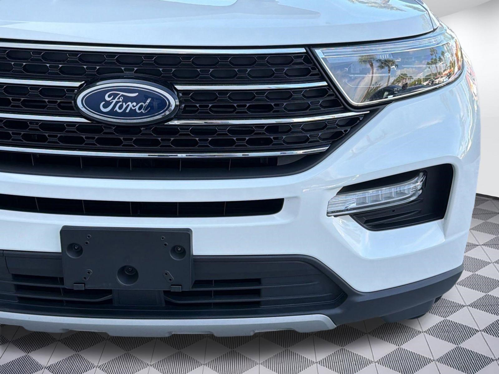 Used 2021 Ford Explorer XLT w/ Equipment Group 202A AWD/4WD image 18