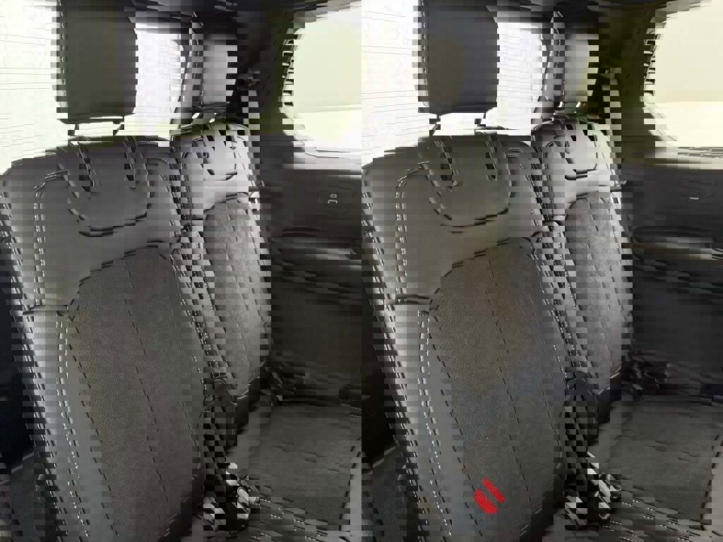 New 2025 Jeep Grand Cherokee L Laredo image 32