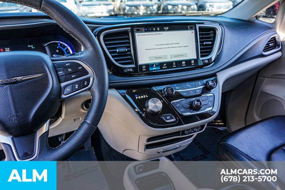 Used 2023 Chrysler Pacifica Touring-L image 39
