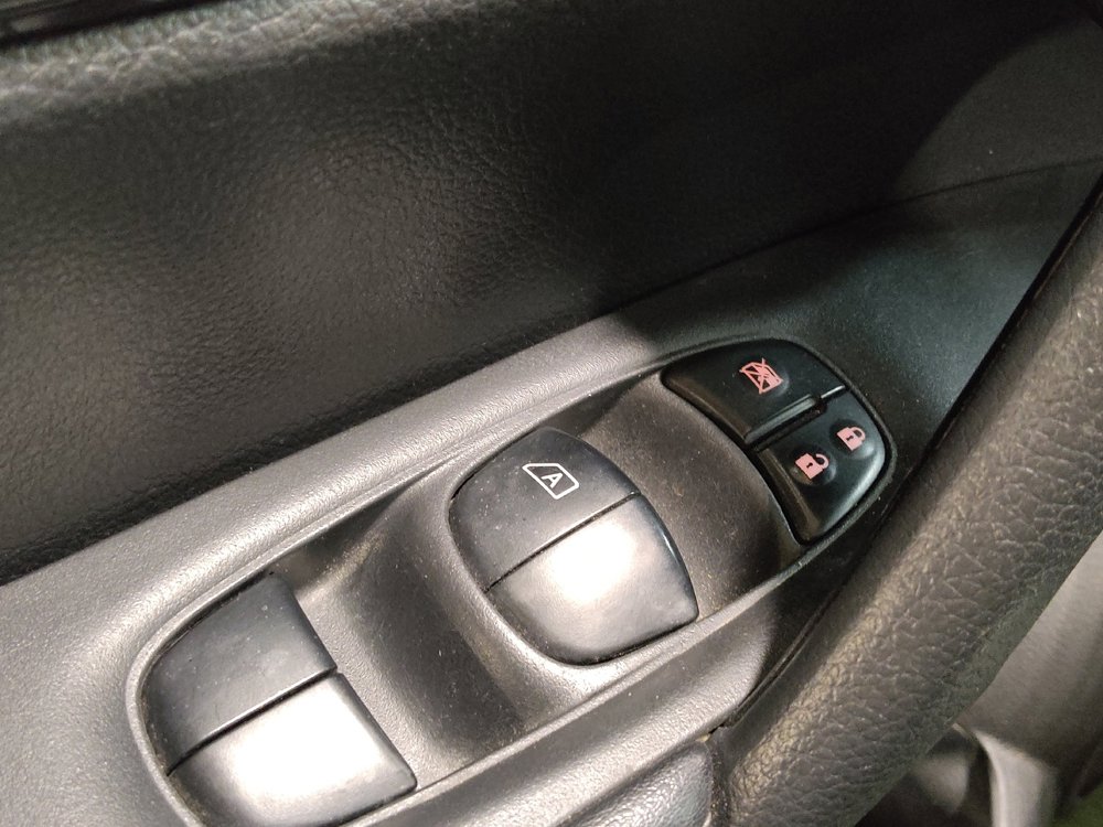 Used 2017 Nissan Rogue SV image 27