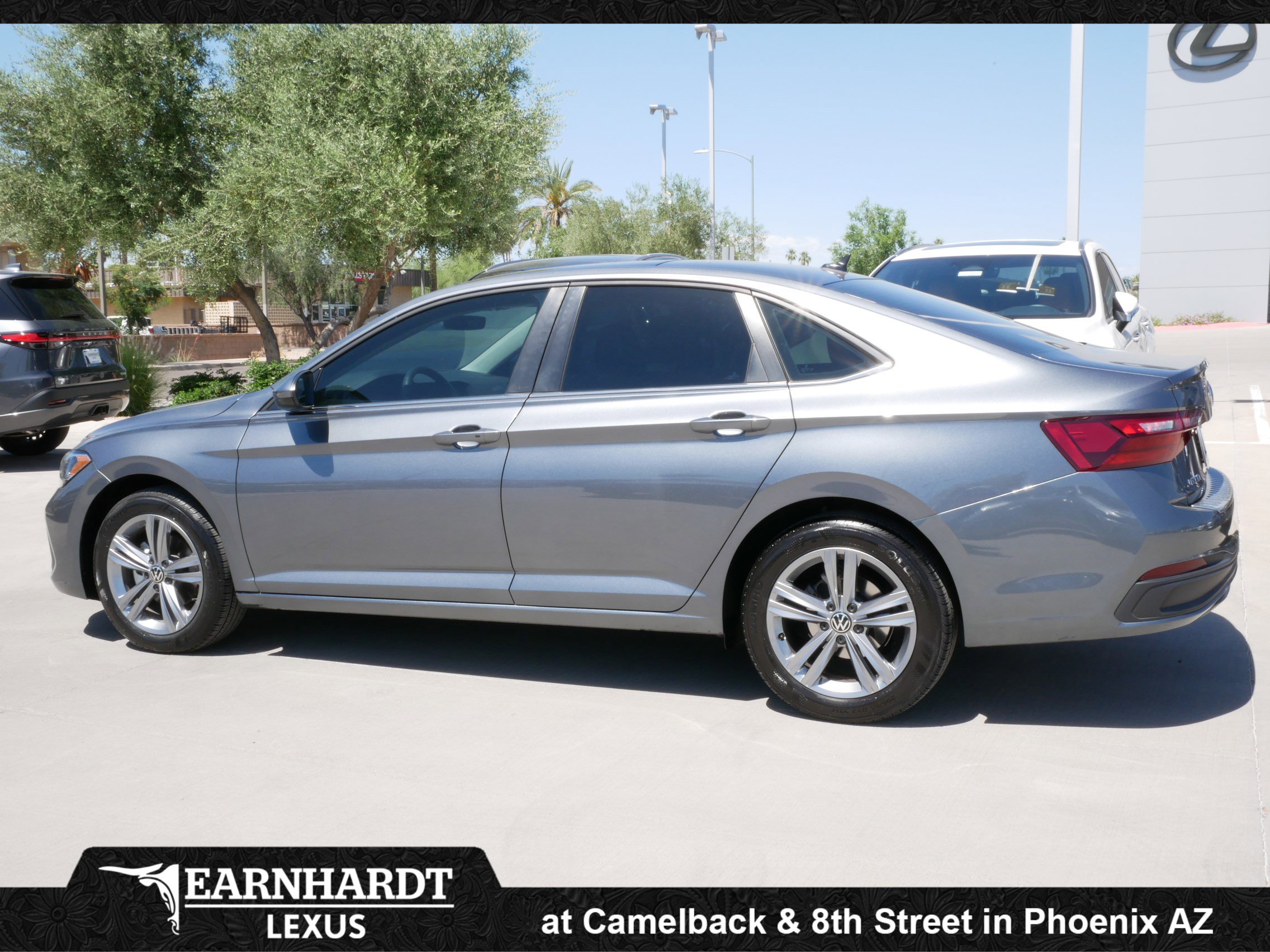 Used 2024 Volkswagen Jetta SE w/ Panoramic Sunroof Package image 5
