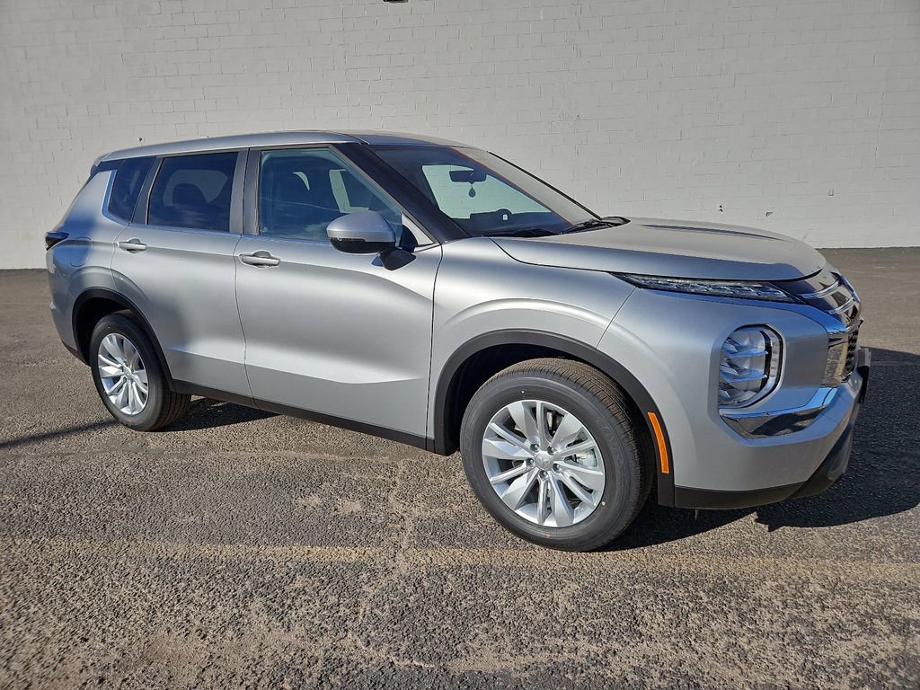 New 2026 Mitsubishi Outlander ES image 1
