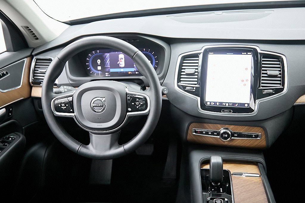 Certified 2024 Volvo XC90 B6 Plus w/ Protection Package image 28