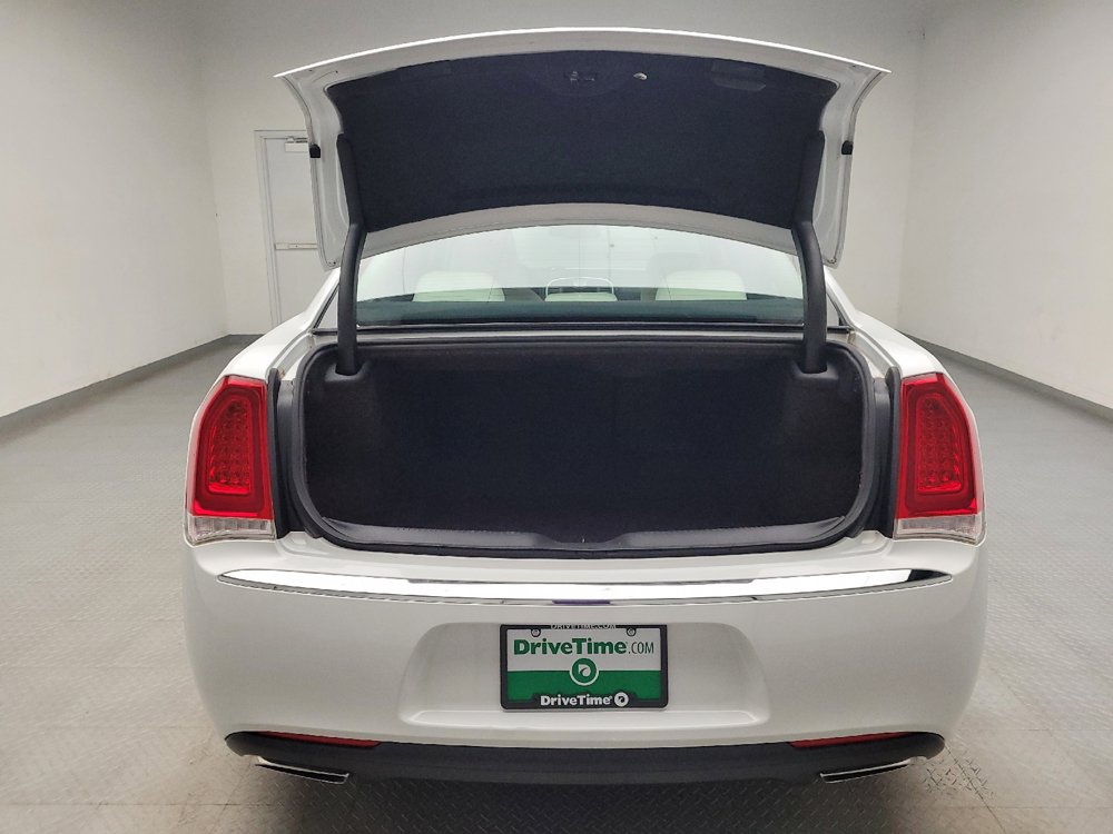 Used 2019 Chrysler 300 Touring w/ Driver Convenience Group RWD image 29