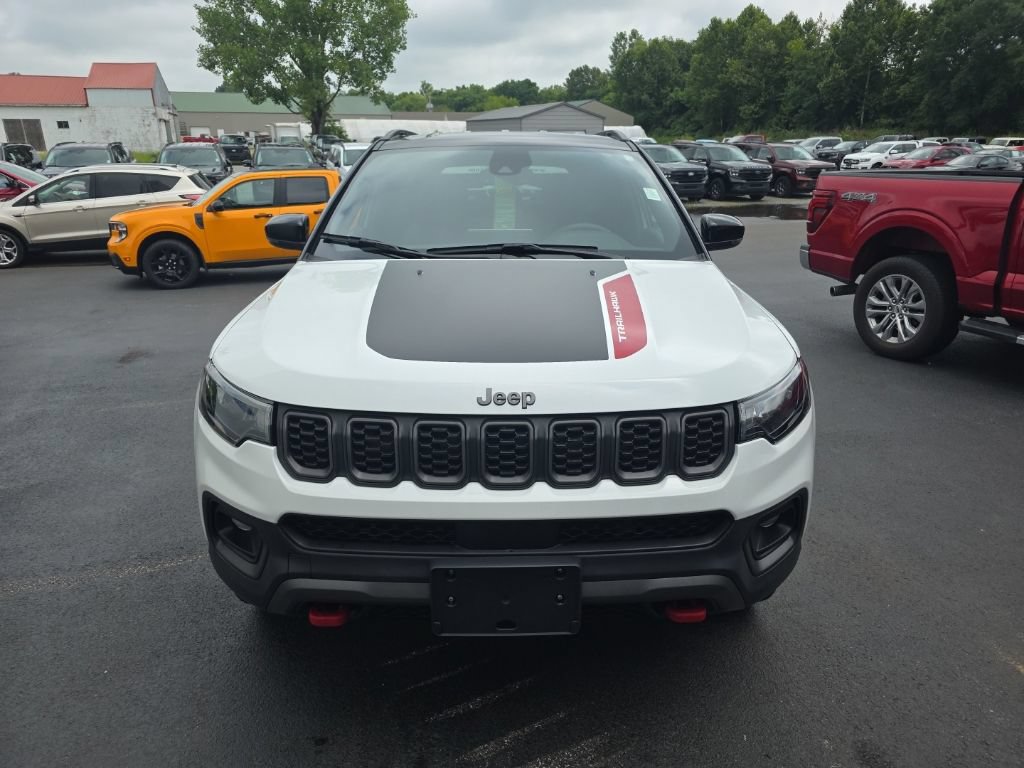 Used 2025 Jeep Compass Trailhawk AWD/4WD image 3