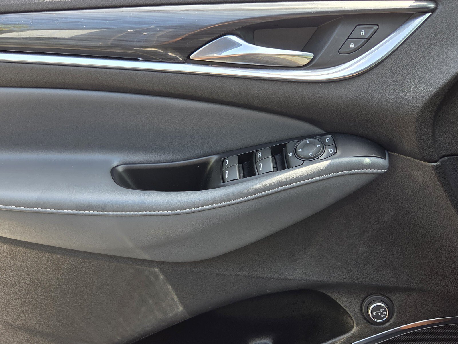 Used 2023 Buick Enclave Essence FWD image 30