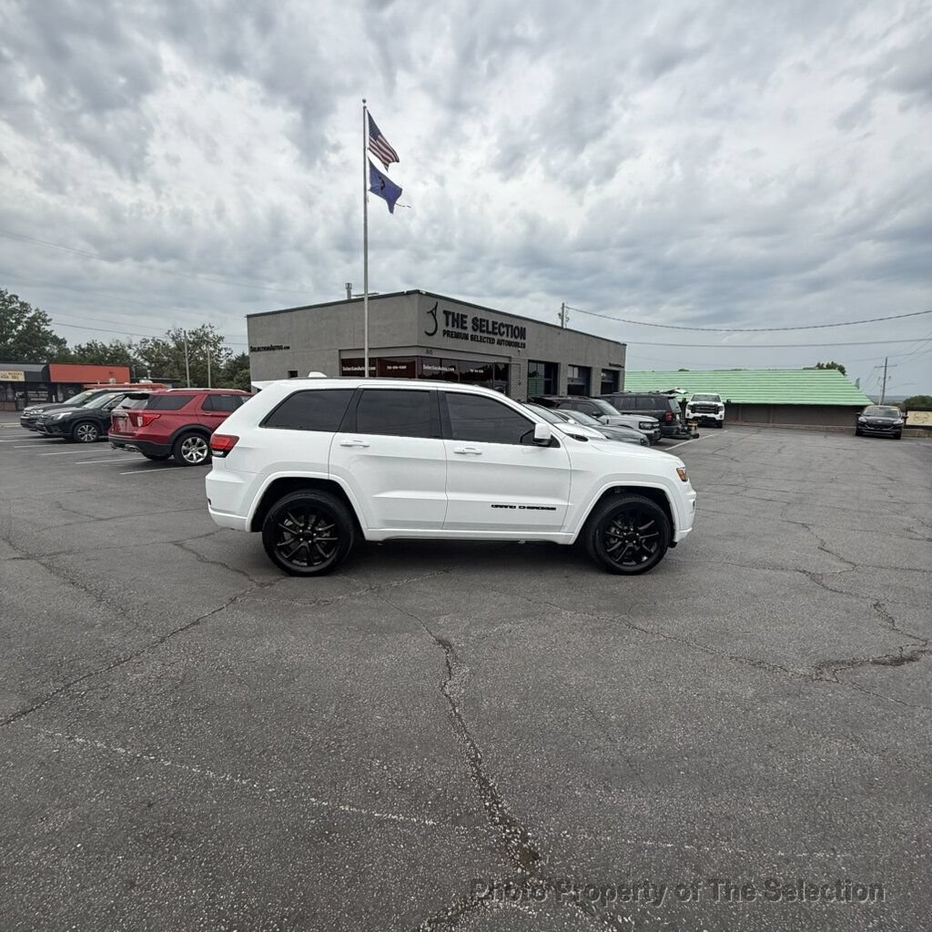 Used 2020 Jeep Grand Cherokee Altitude AWD/4WD image 18