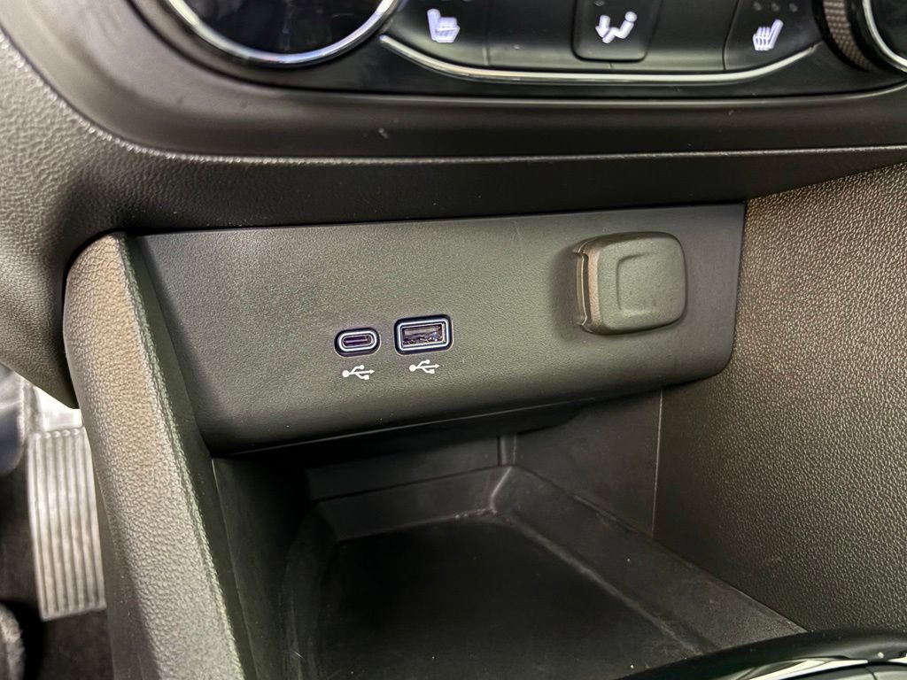 Certified 2024 Buick Encore GX Preferred w/ Comfort Package FWD image 31