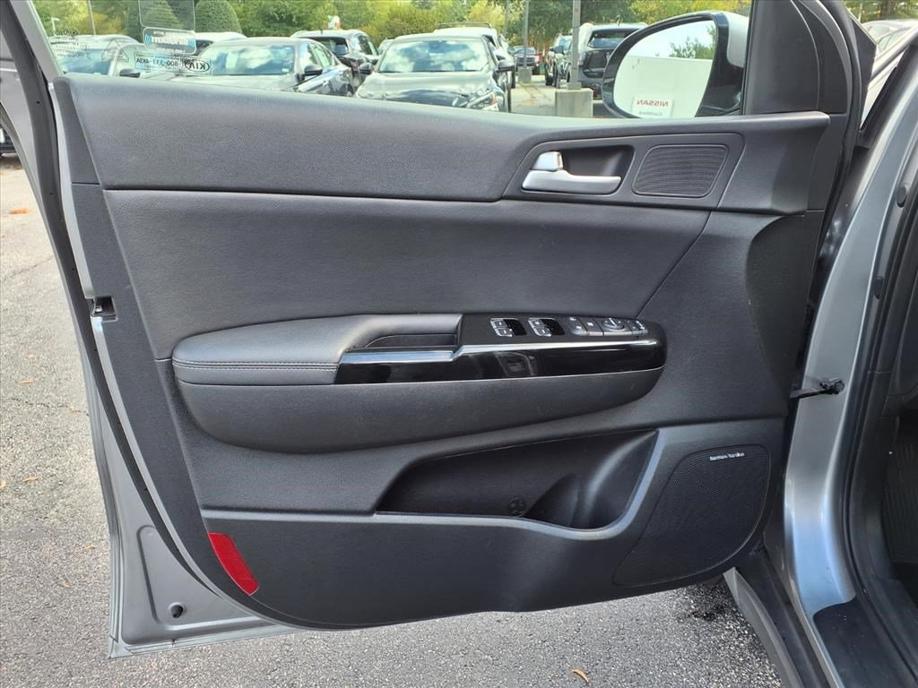 Used 2022 Kia Sportage EX w/ EX Technology Package image 14