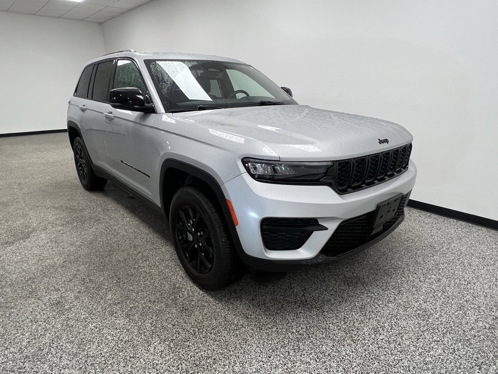 Used 2024 Jeep Grand Cherokee Altitude image 17