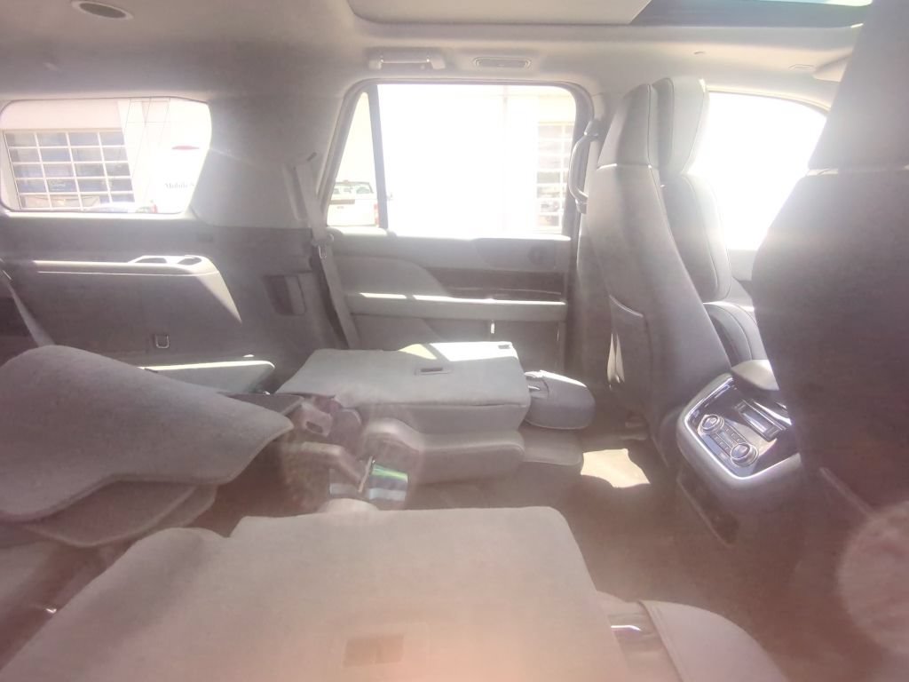 Used 2018 Lincoln Navigator Reserve w/ Technology Package AWD/4WD image 16