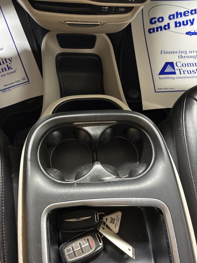 Used 2022 Chrysler Pacifica Touring-L FWD image 21