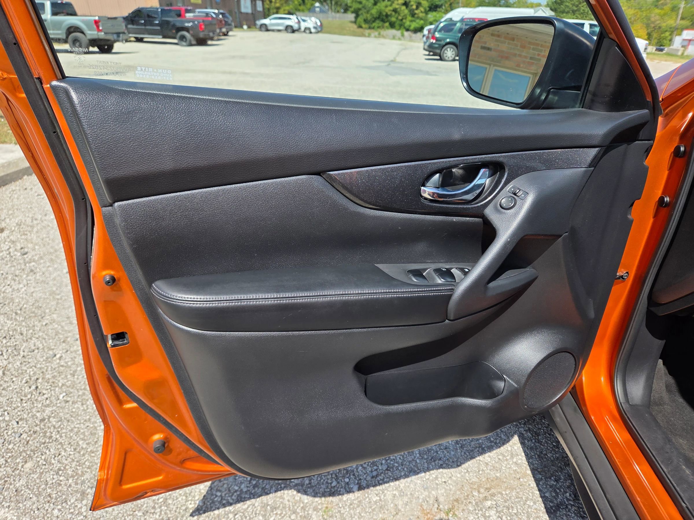 Used 2017 Nissan Rogue S w/ S Appearance Package AWD/4WD image 12