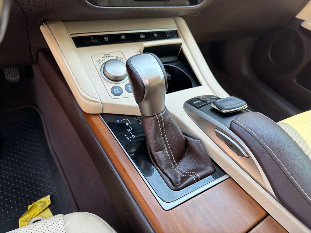 Used 2016 Lexus ES 300h w/ Luxury Package w/Wood Trim FWD image 29