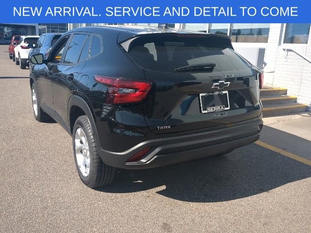 Used 2024 Chevrolet Trax LS w/ LS Convenience Package FWD image 4