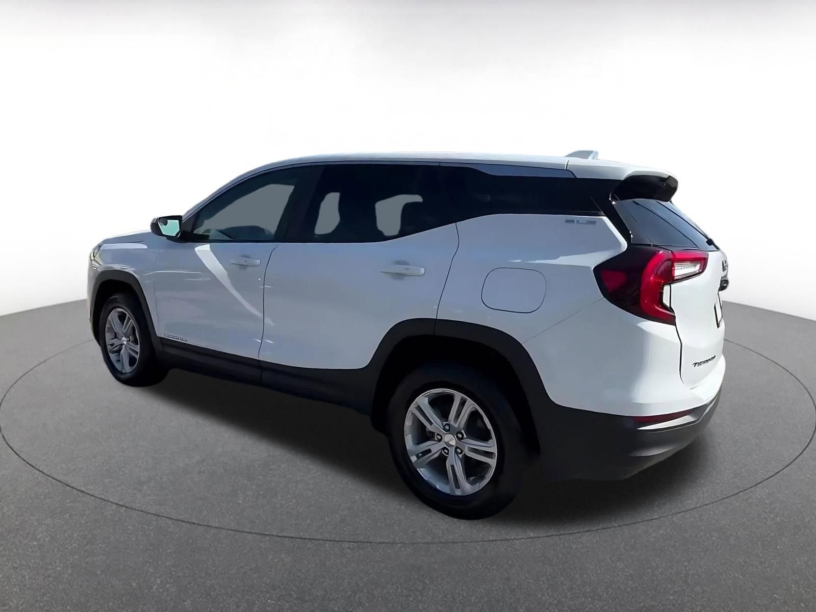 Used 2024 GMC Terrain SLE image 10