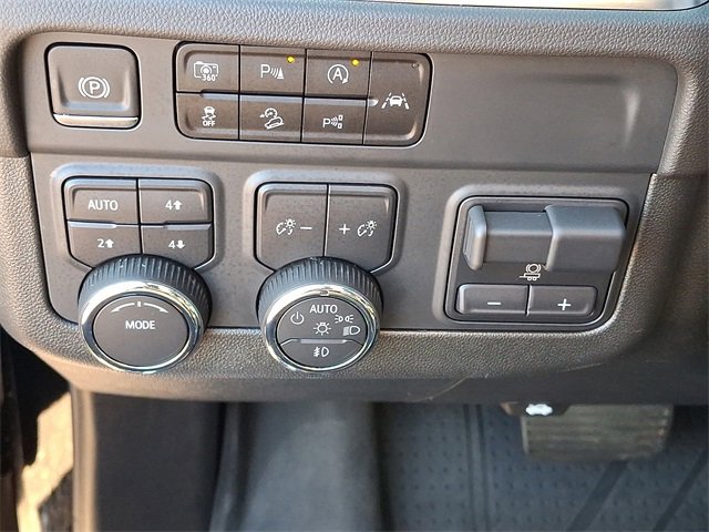 Used 2025 Chevrolet Suburban Premier w/ Sun And Tow Package image 22