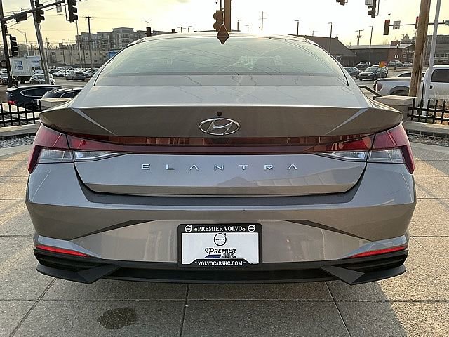 Used 2023 Hyundai Elantra SEL w/ Convenience Package image 9