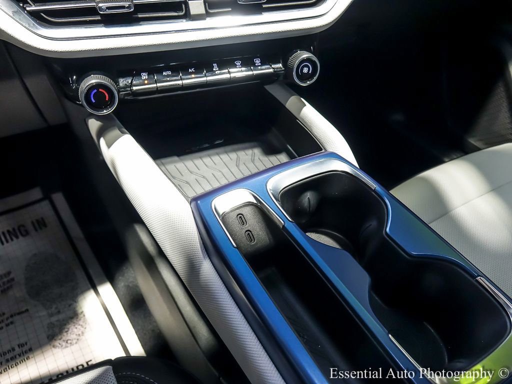 Used 2025 Chevrolet Equinox EV LT image 24