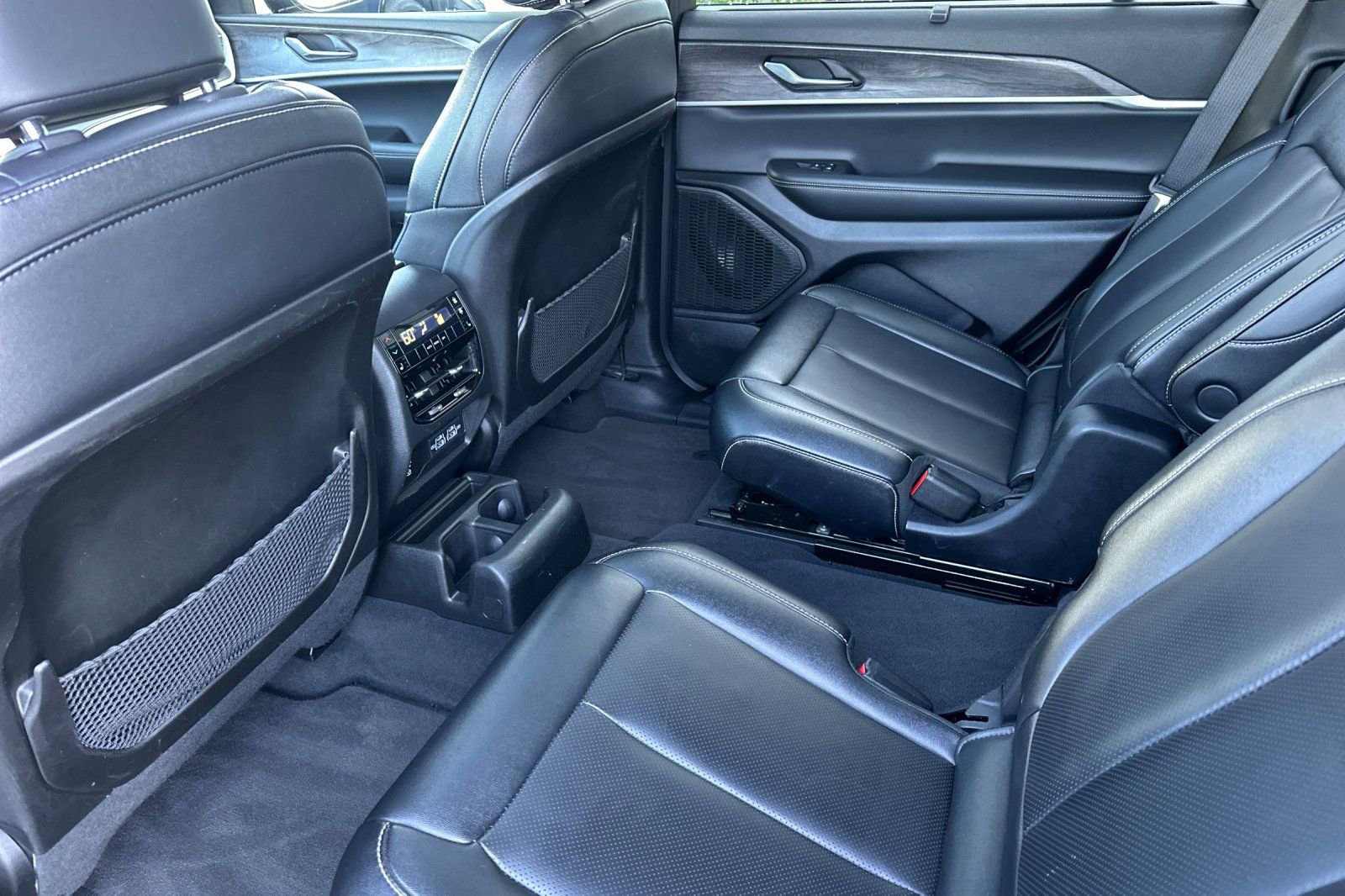 Used 2024 Jeep Grand Cherokee L Limited w/ Luxury Tech Group II AWD/4WD image 14