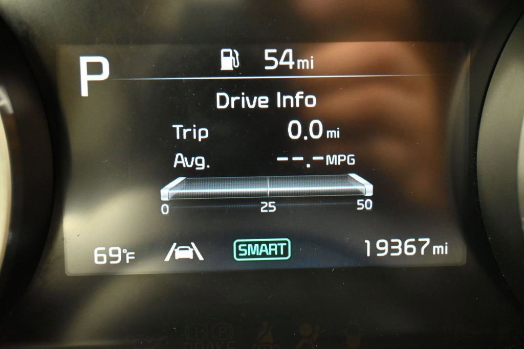 Used 2024 Kia Carnival EX FWD image 16