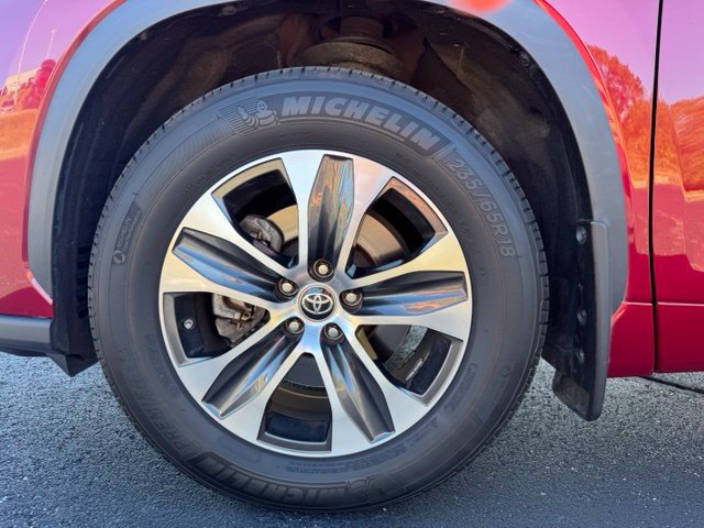 Certified 2022 Toyota Highlander XLE AWD/4WD image 12