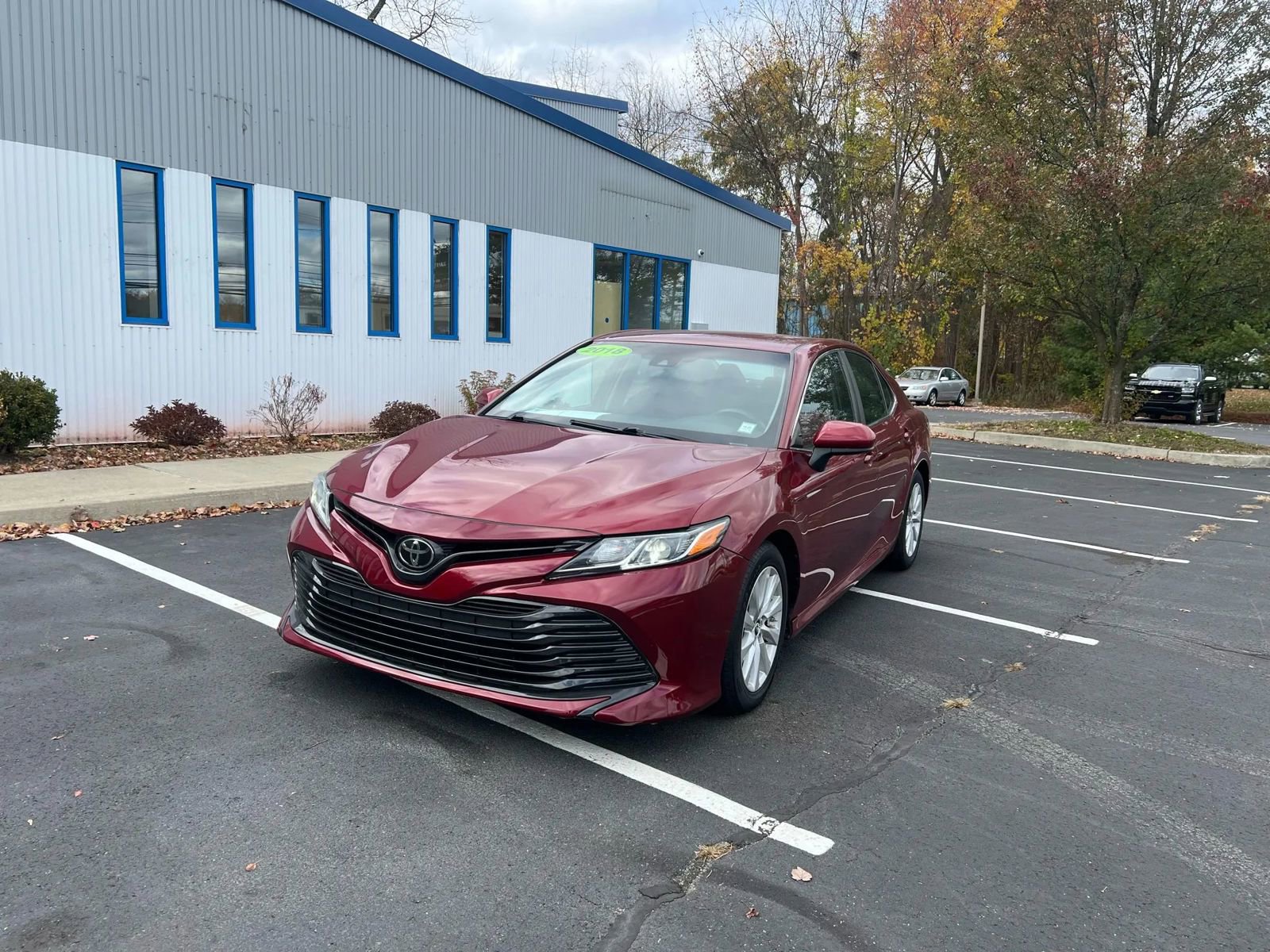 Used 2018 Toyota Camry LE image 1