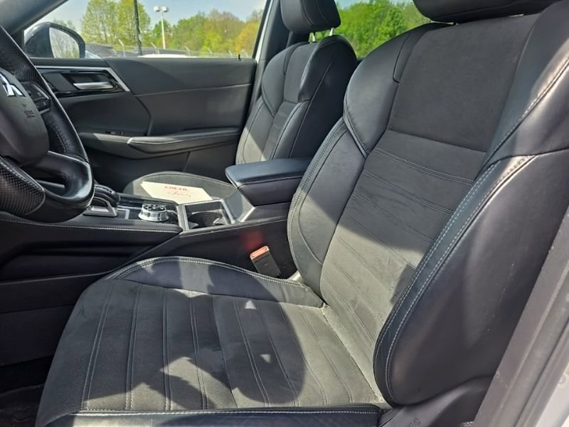 Used 2023 Mitsubishi Outlander SE AWD/4WD image 11